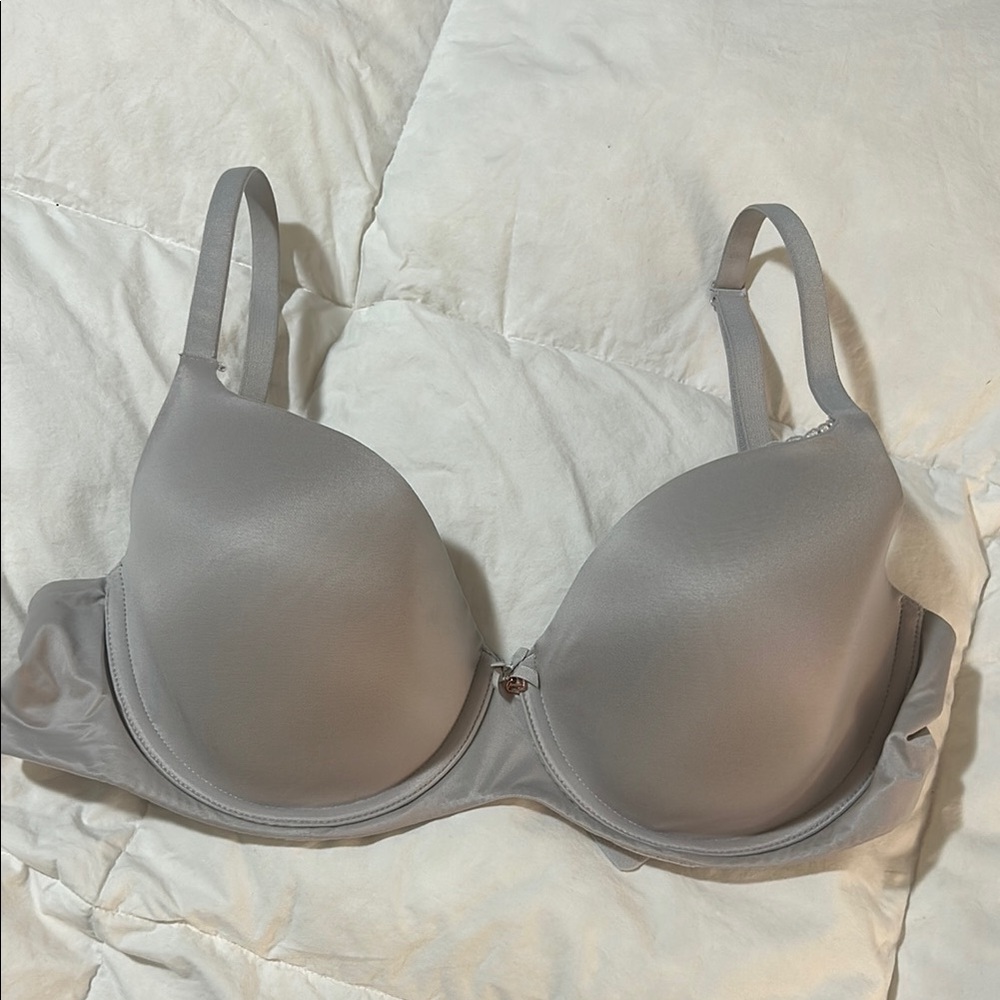 NWOT Victoria’s Secret Body by Victoria Bra Gray 32DDD